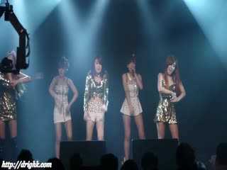 紧身牛仔热裤少女 09