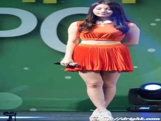 红裙少女造型好 02