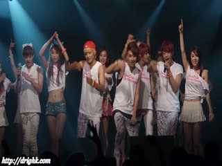 粉红大屁股热裤少女 04